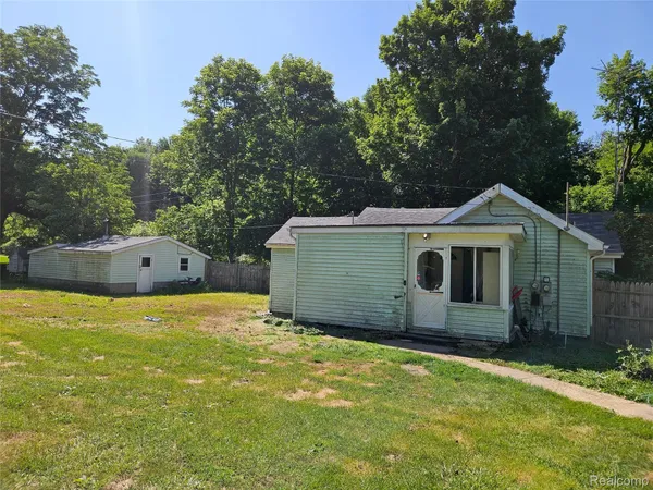 $160,000 | 6406 12th Street, Otter Lake, MI 48464