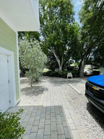 a view of entryway and hall