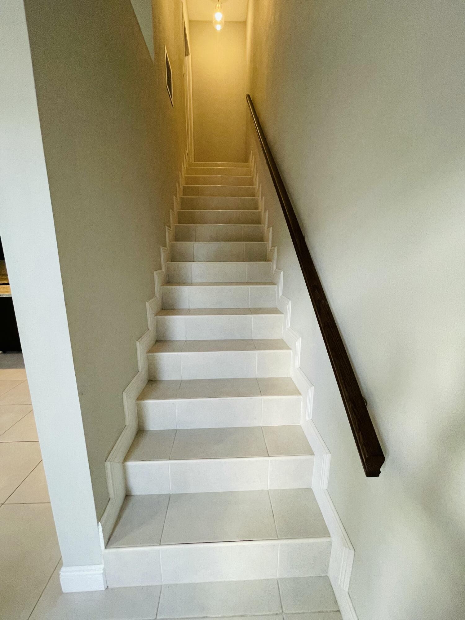 102940 Overseas Highway, Unit 2 Key Largo, FL 33037 - Photo 33 of 39 a view of entryway