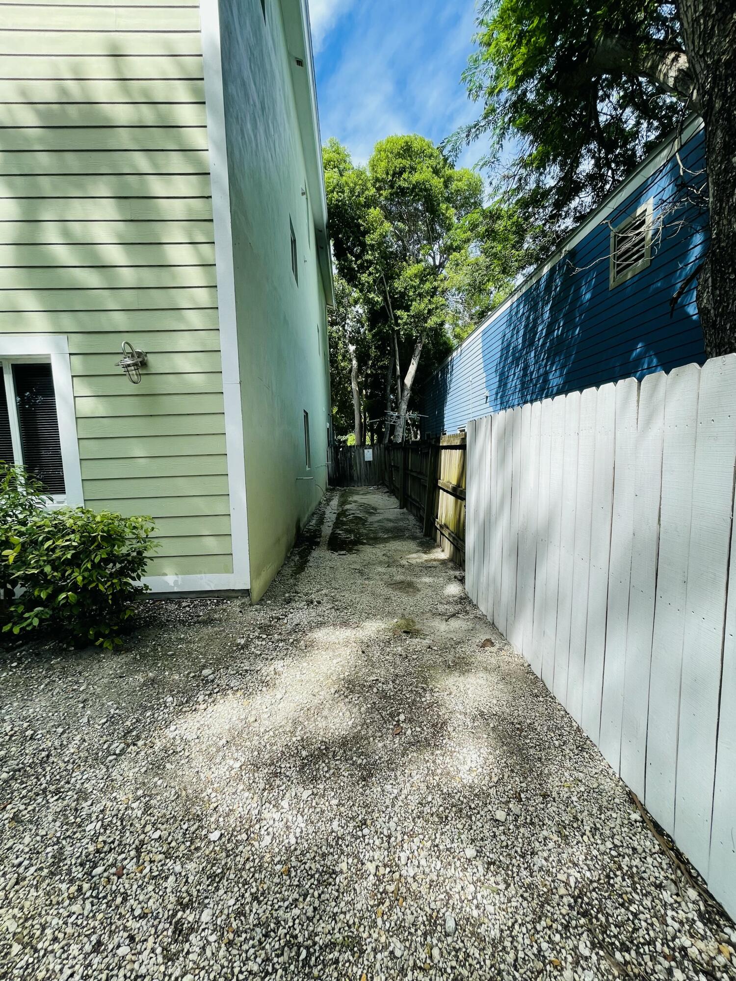 102940 Overseas Highway, Unit 2 Key Largo, FL 33037 - Photo 5 of 39 IMG_2473