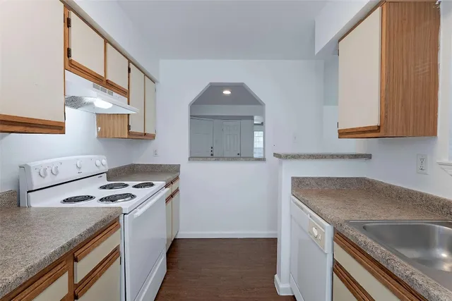 $950 | 2430 Cromwell Circle, Unit 408, Austin, TX 78741