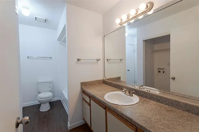 $950 | 2430 Cromwell Circle, Unit 408, Austin, TX 78741