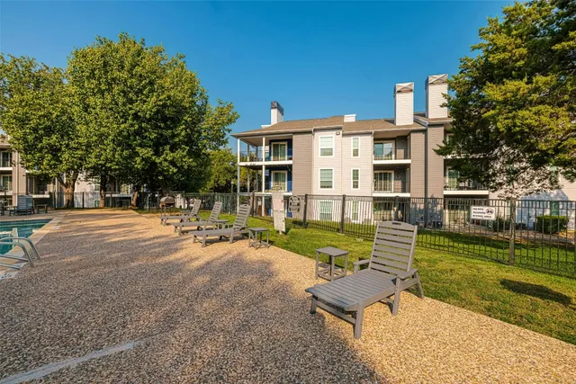 $950 | 2430 Cromwell Circle, Unit 408, Austin, TX 78741