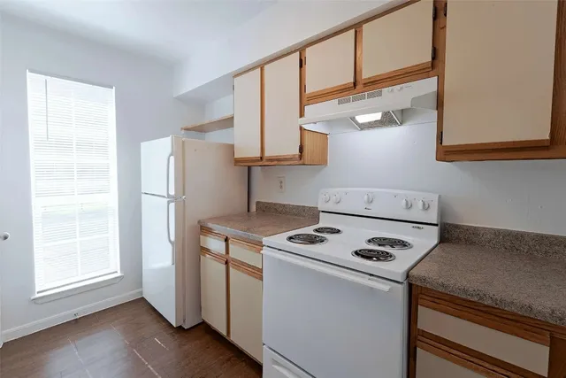 $950 | 2430 Cromwell Circle, Unit 408, Austin, TX 78741