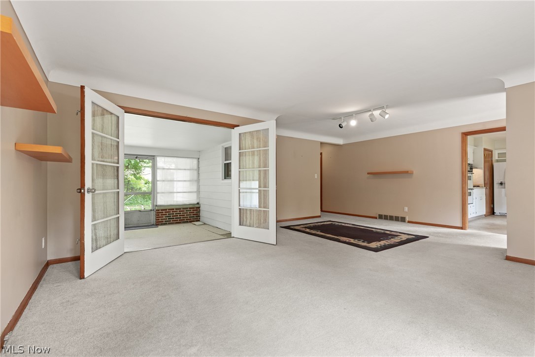 25126 Edgemont Road Richmond Heights, OH 44143 - Photo 4 of 23