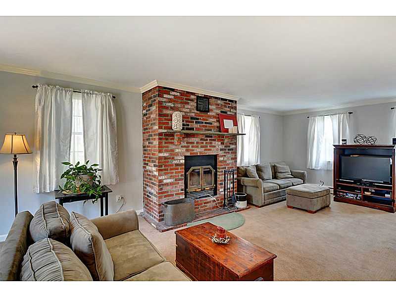 30 Dye Hill Road Hopkinton, RI 02832 - Photo 12 of 25 Living Room.