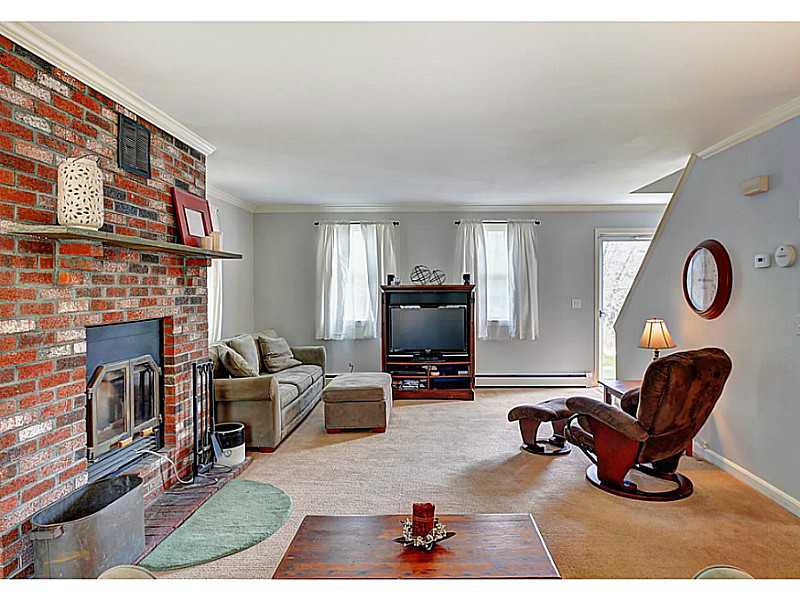 30 Dye Hill Road Hopkinton, RI 02832 - Photo 13 of 25 Living Room.