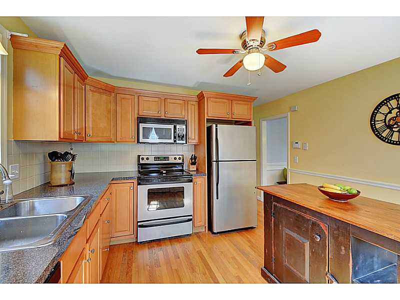 30 Dye Hill Road Hopkinton, RI 02832 - Photo 8 of 25 Kitchen.