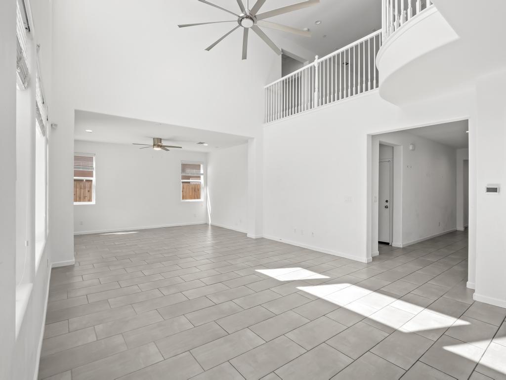 3438 Lincoln Avenue Clovis, CA 93619 - Photo 15 of 52 a view of an empty room with a window