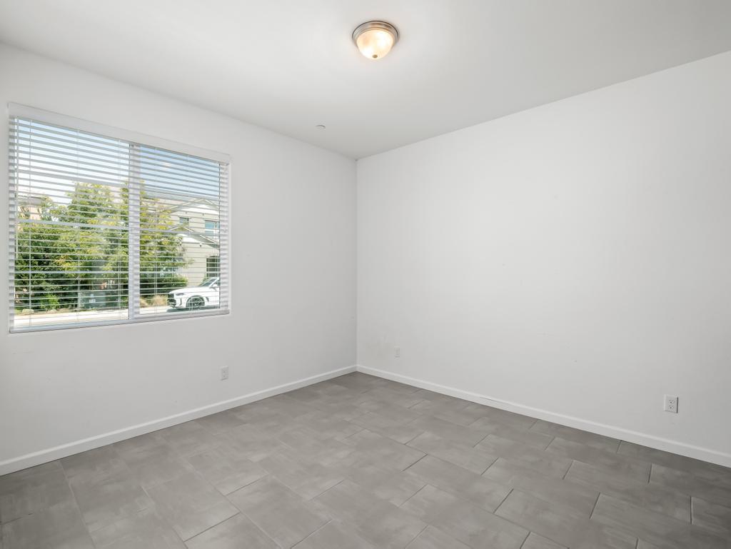 3438 Lincoln Avenue Clovis, CA 93619 - Photo 17 of 52 an empty room with a window