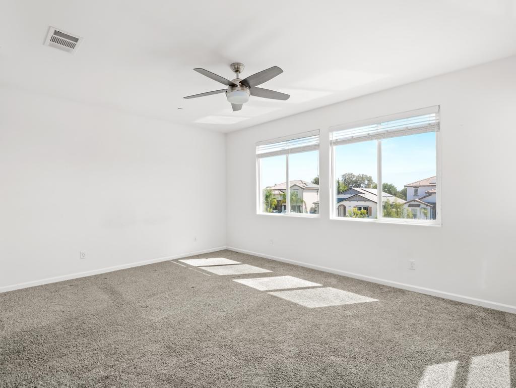 3438 Lincoln Avenue Clovis, CA 93619 - Photo 27 of 52 a view of an empty room with a window