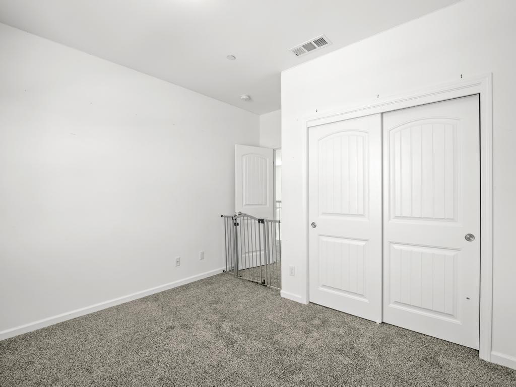 3438 Lincoln Avenue Clovis, CA 93619 - Photo 38 of 52 an empty room with closet area