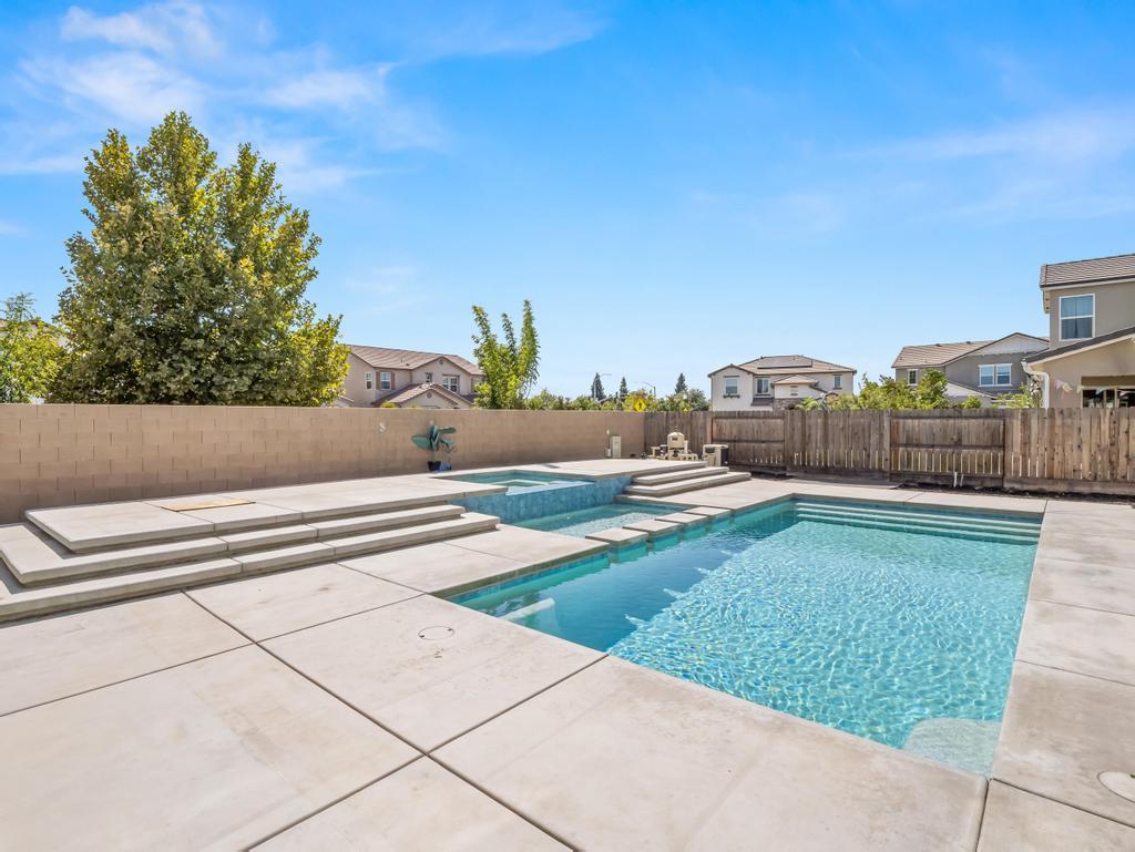 3438 Lincoln Avenue Clovis, CA 93619 - Photo 43 of 52 a view of outdoor space and yard