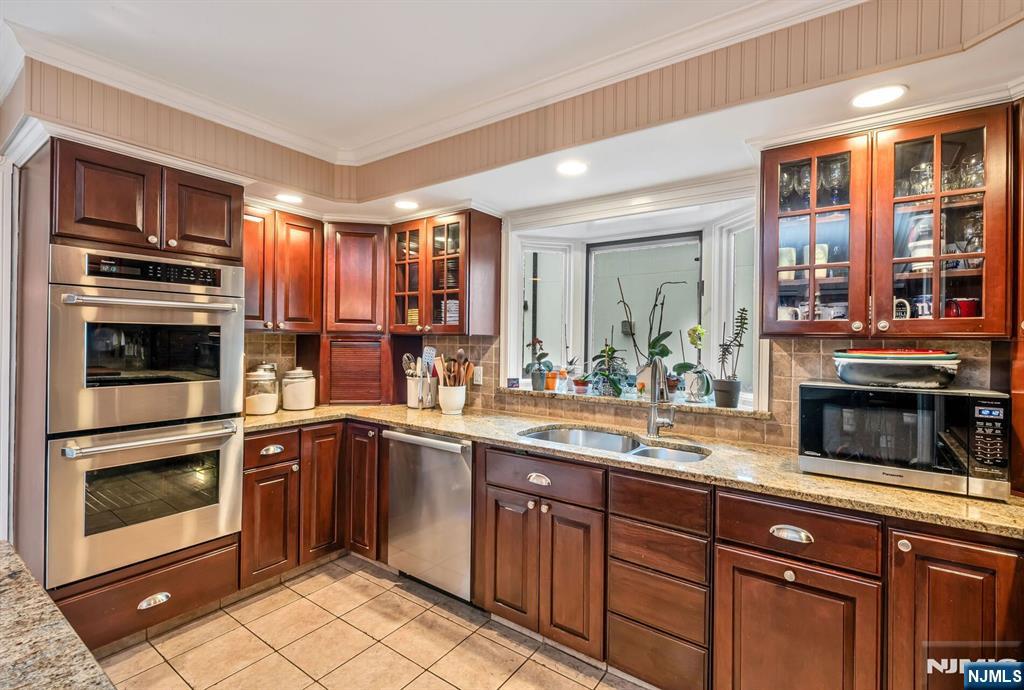 1115 Buckingham Road Fort Lee, NJ 07024 - Photo 16 of 49