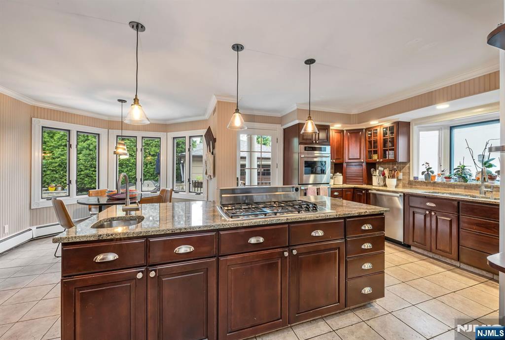 1115 Buckingham Road Fort Lee, NJ 07024 - Photo 17 of 49