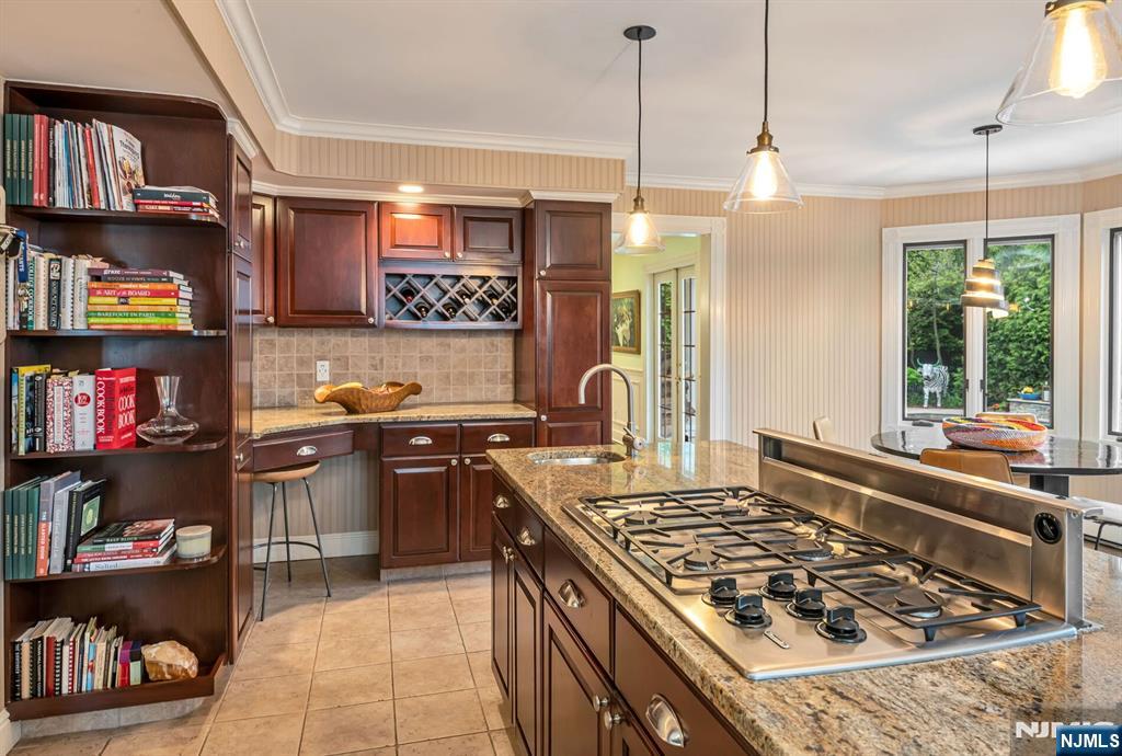 1115 Buckingham Road Fort Lee, NJ 07024 - Photo 18 of 49