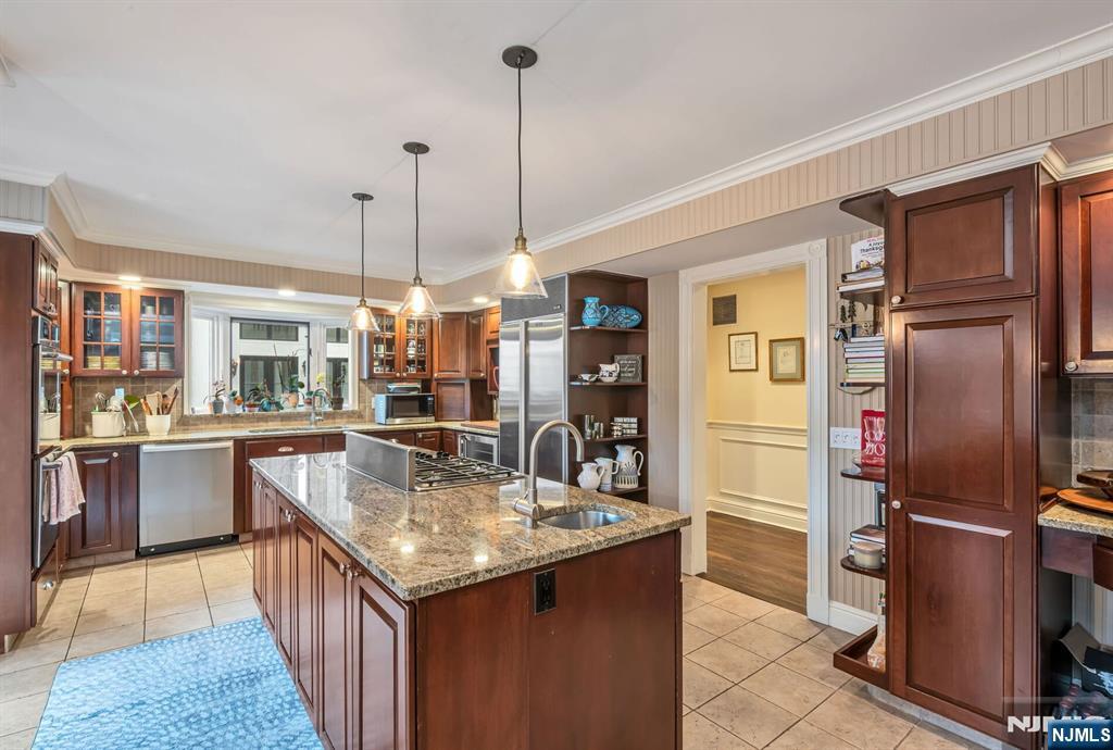 1115 Buckingham Road Fort Lee, NJ 07024 - Photo 22 of 49