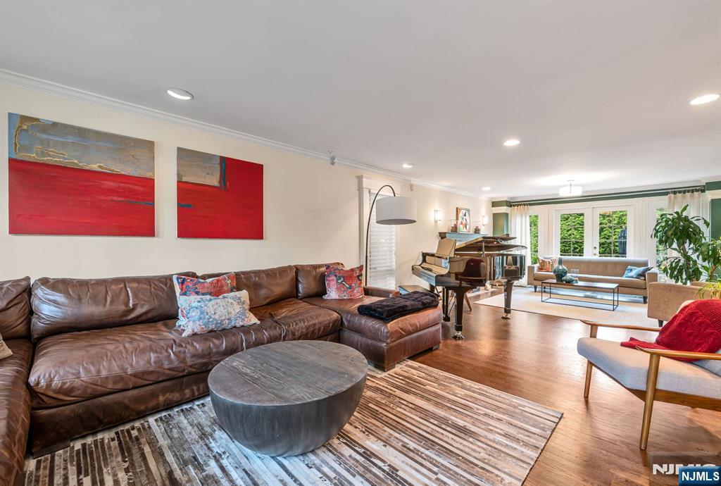 1115 Buckingham Road Fort Lee, NJ 07024 - Photo 24 of 49