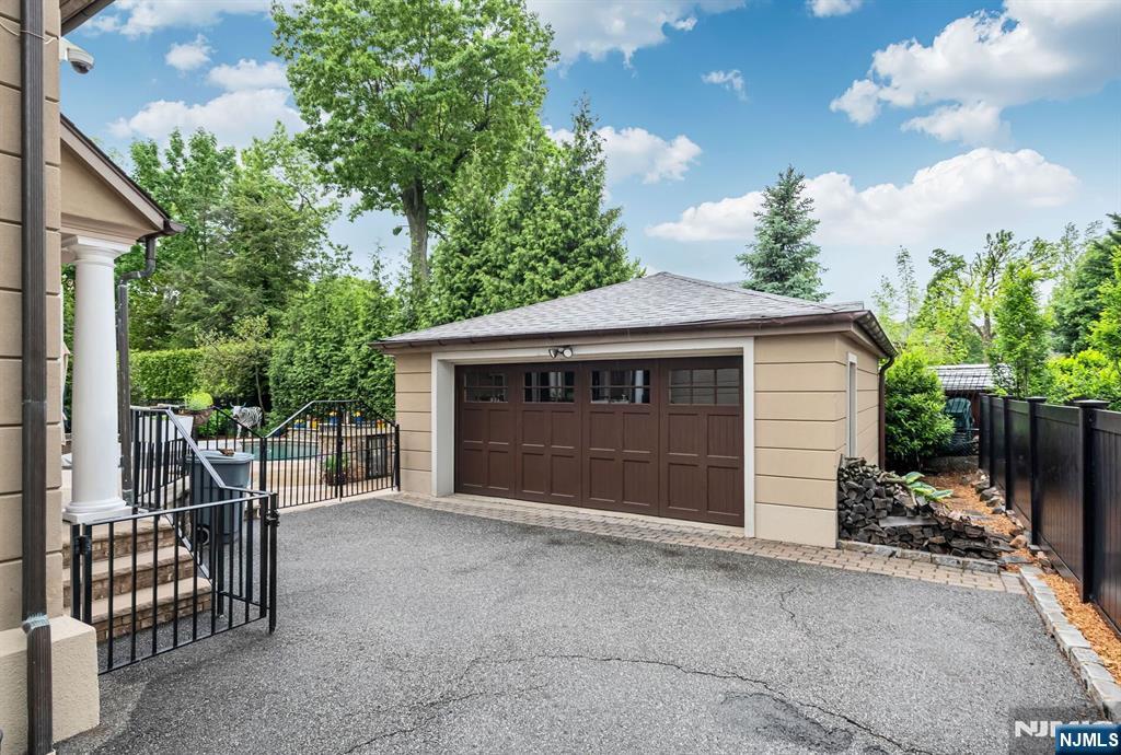 1115 Buckingham Road Fort Lee, NJ 07024 - Photo 4 of 49