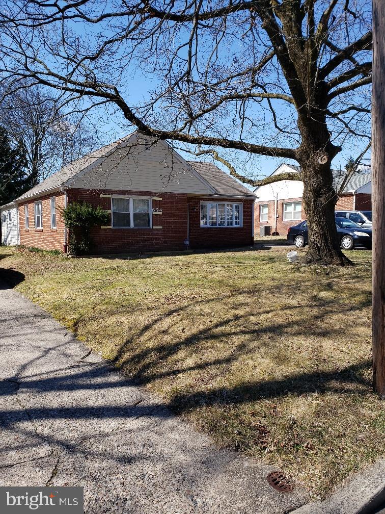 654 Rennard Street Philadelphia, PA 19116 - Photo 2 of 23 Gallery Image 2