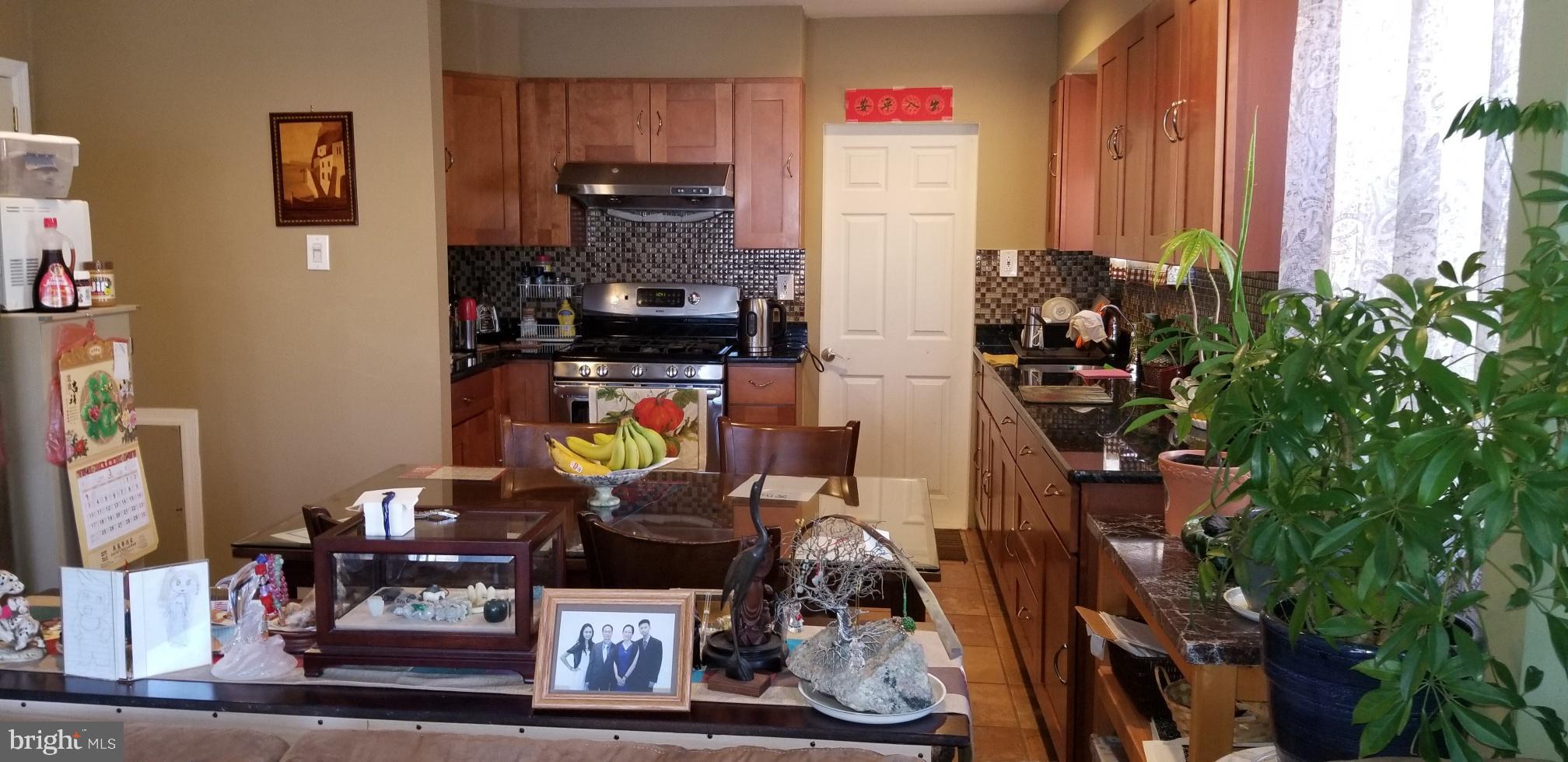 654 Rennard Street Philadelphia, PA 19116 - Photo 9 of 23 Gallery Image 9