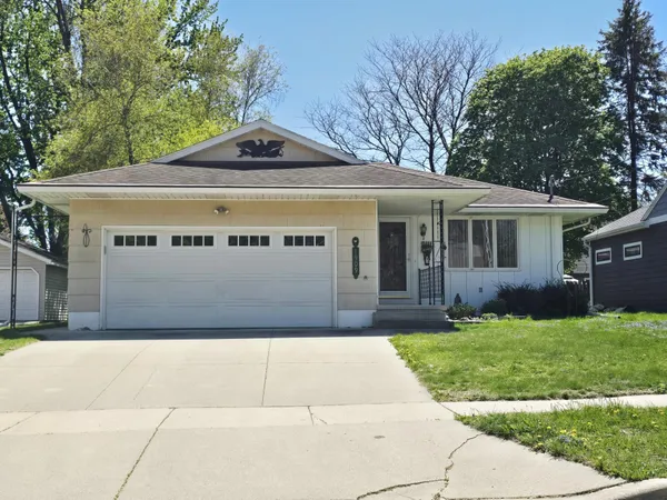 $228,000 | 1909 6th Avenue Northwest, Austin, MN 55912