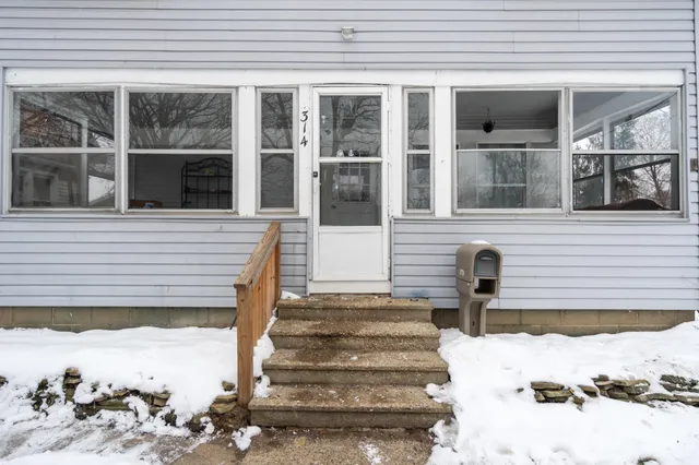 $169,900 | 314 Oakwood Avenue, Jackson, MI 49203