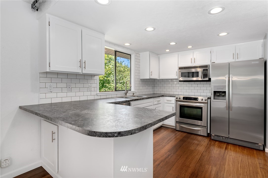 18912 27th Drive Southeast Bothell, WA 98012 - Photo 3 of 25 Gallery Image 3