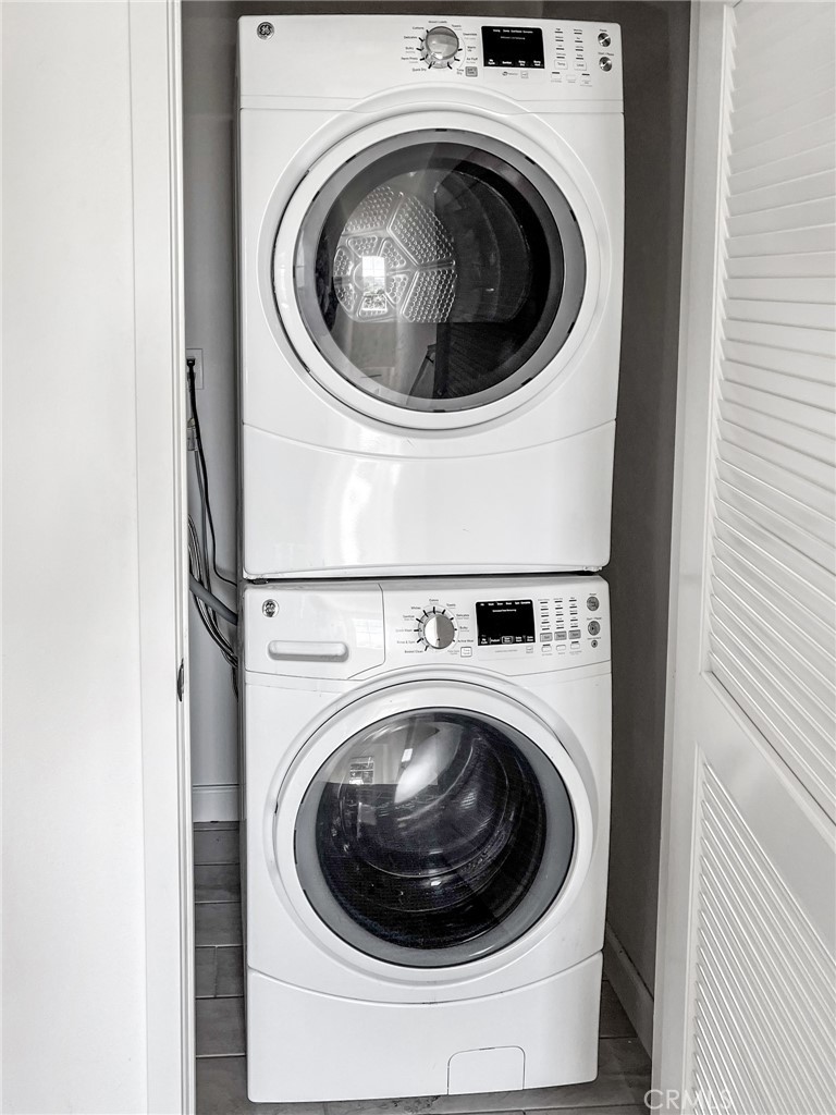 4366 Pacifica Way, Unit 6 Oceanside, CA 92056 - Photo 20 of 25 a utility room with dryer and washer