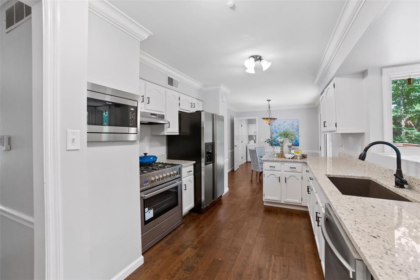 15821 Large Oak Road Chesterfield, MO 63017 - Photo 15 of 42