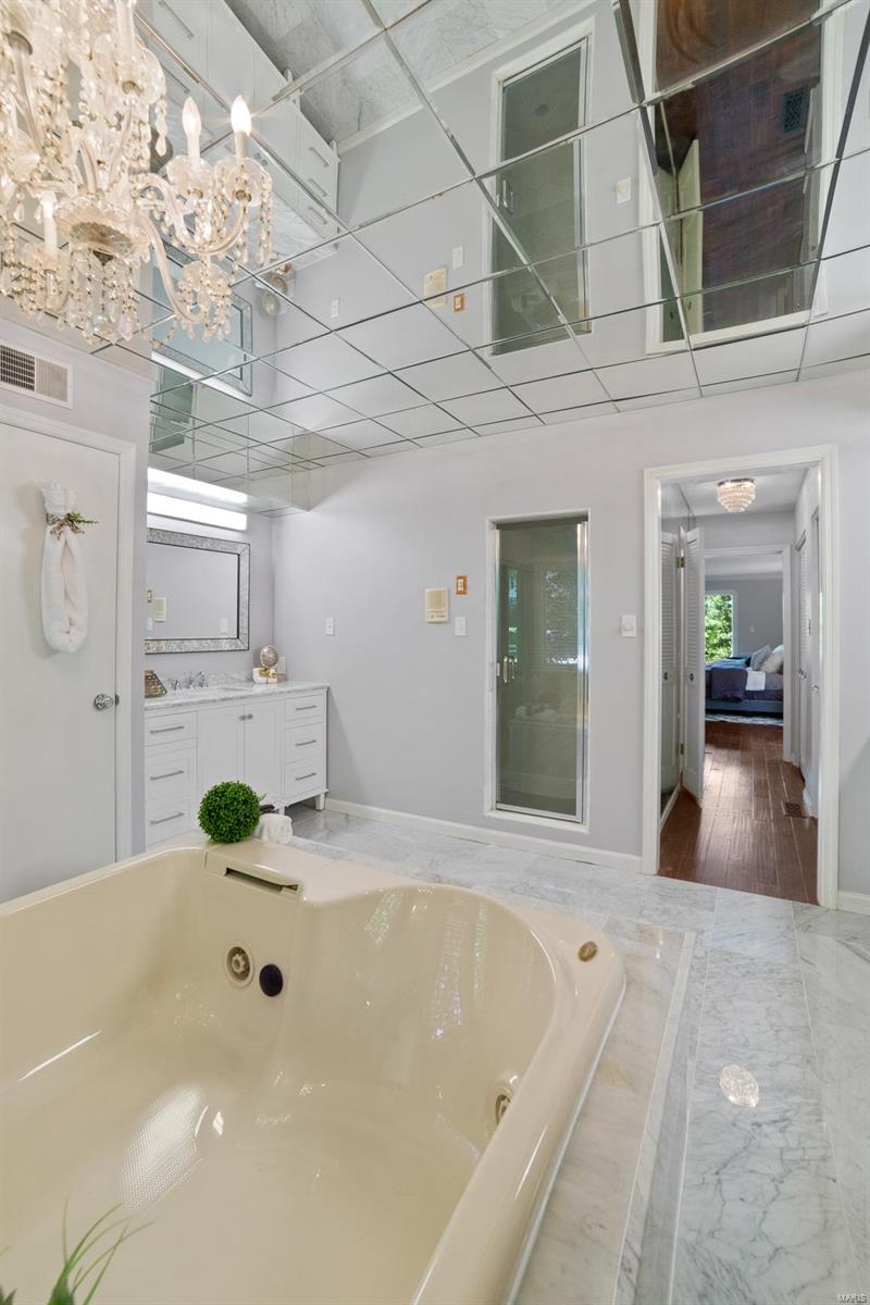 15821 Large Oak Road Chesterfield, MO 63017 - Photo 25 of 42