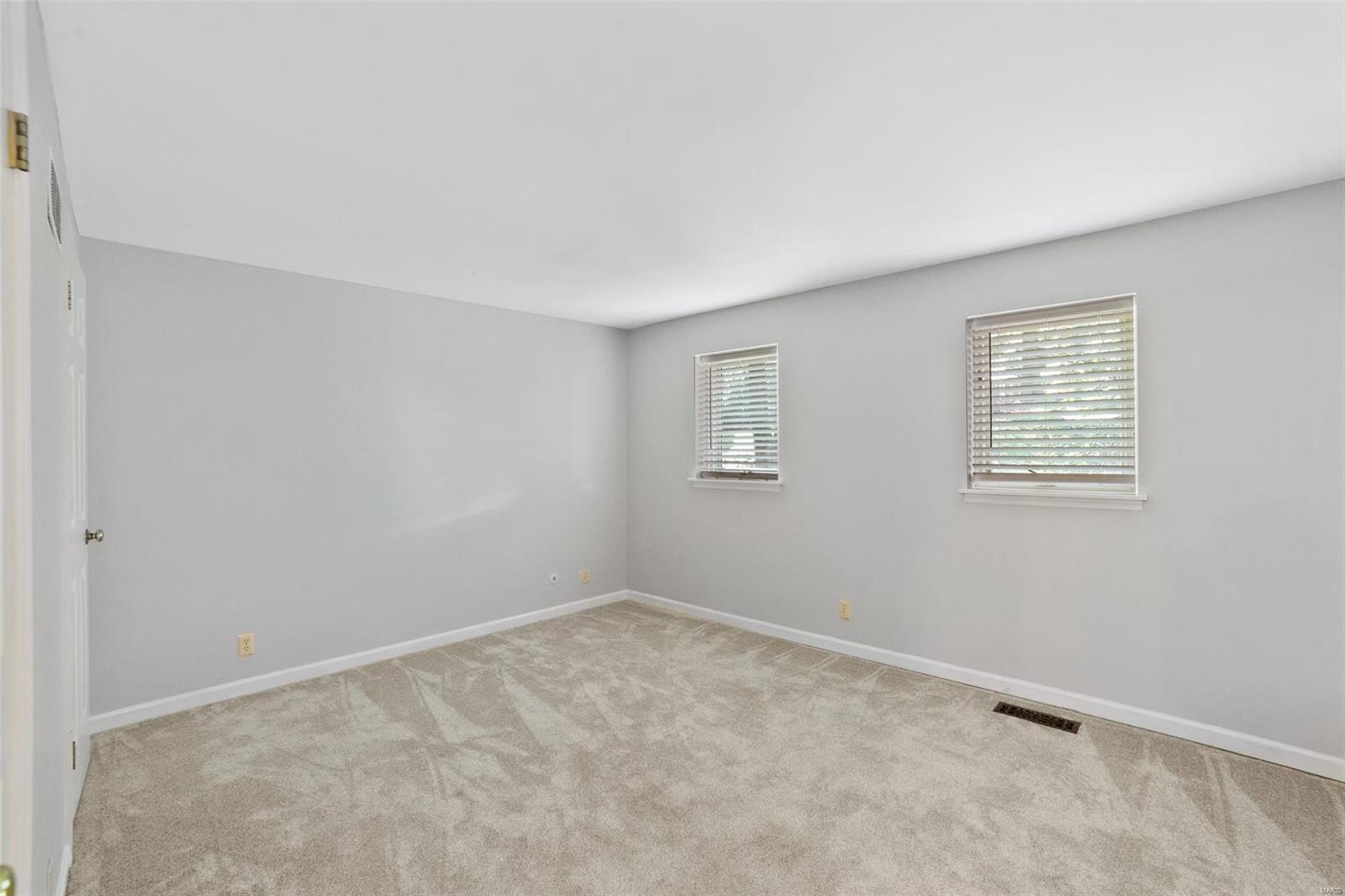 15821 Large Oak Road Chesterfield, MO 63017 - Photo 26 of 42