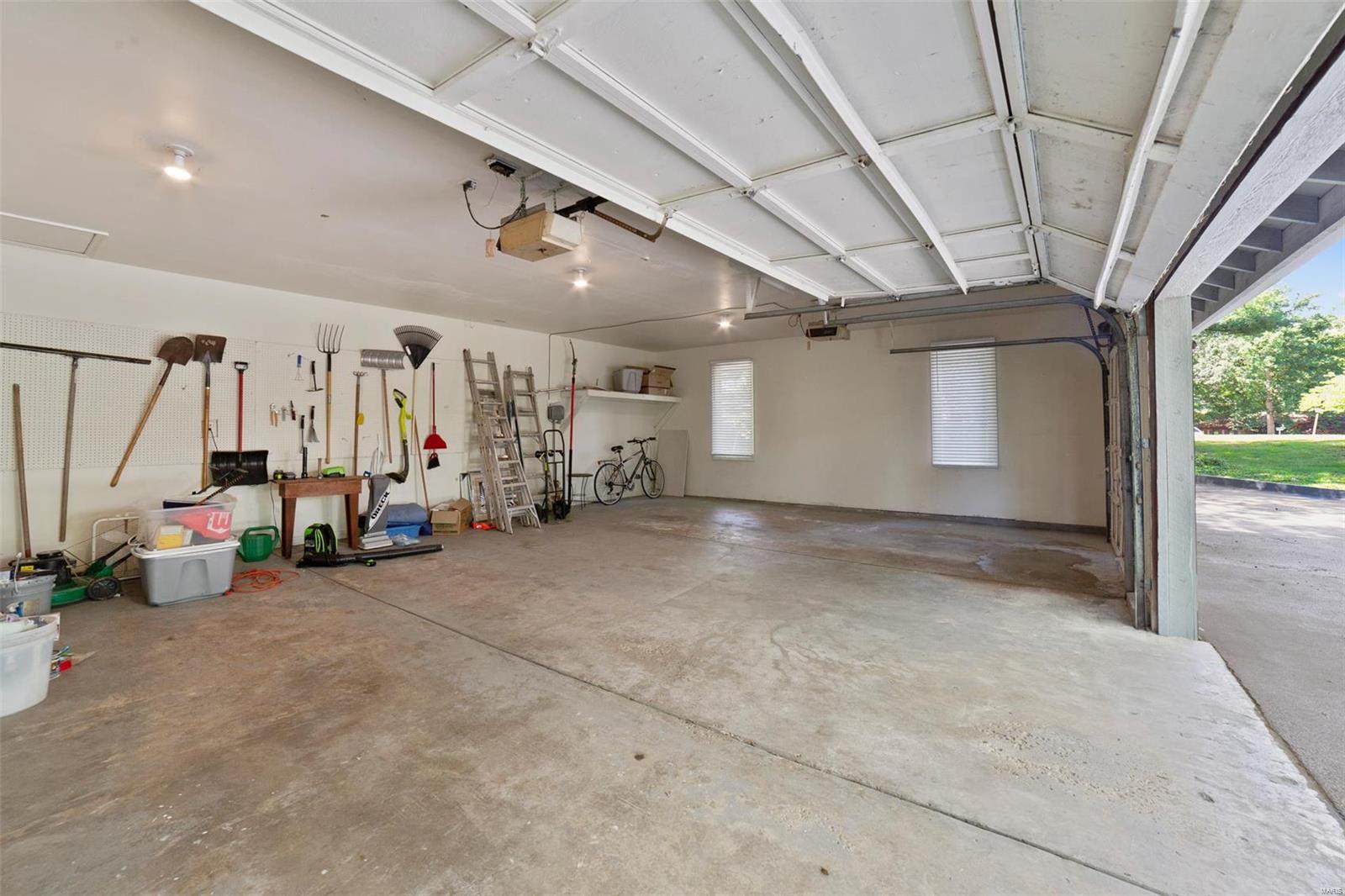 15821 Large Oak Road Chesterfield, MO 63017 - Photo 32 of 42