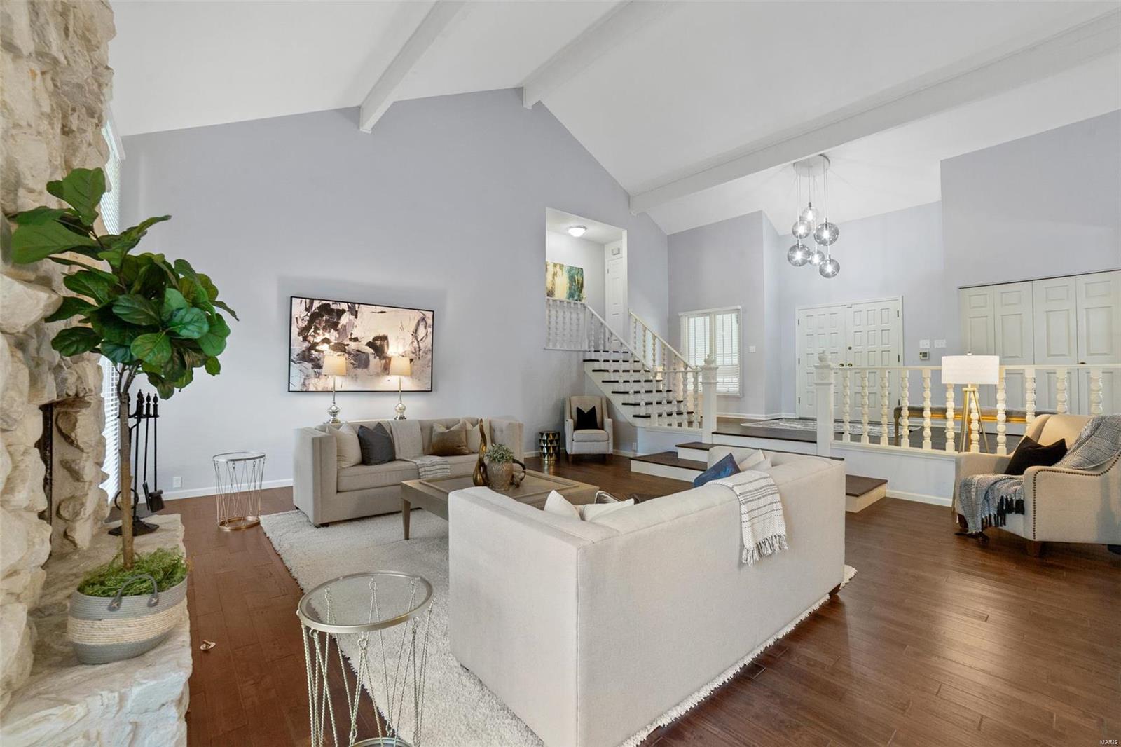 15821 Large Oak Road Chesterfield, MO 63017 - Photo 10 of 42