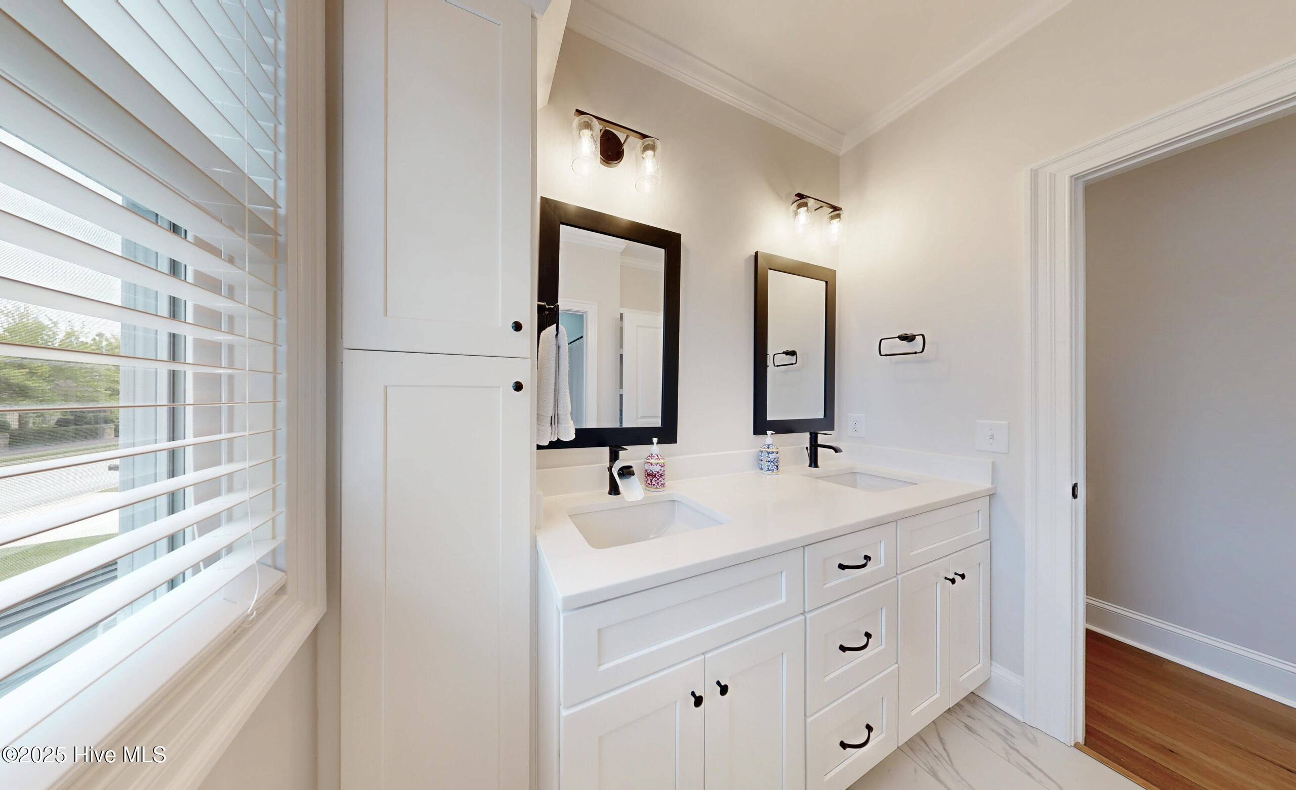 4101 Dunhagan Road Greenville, NC 27858 - Photo 38 of 52 Upstair Hall Bathroom