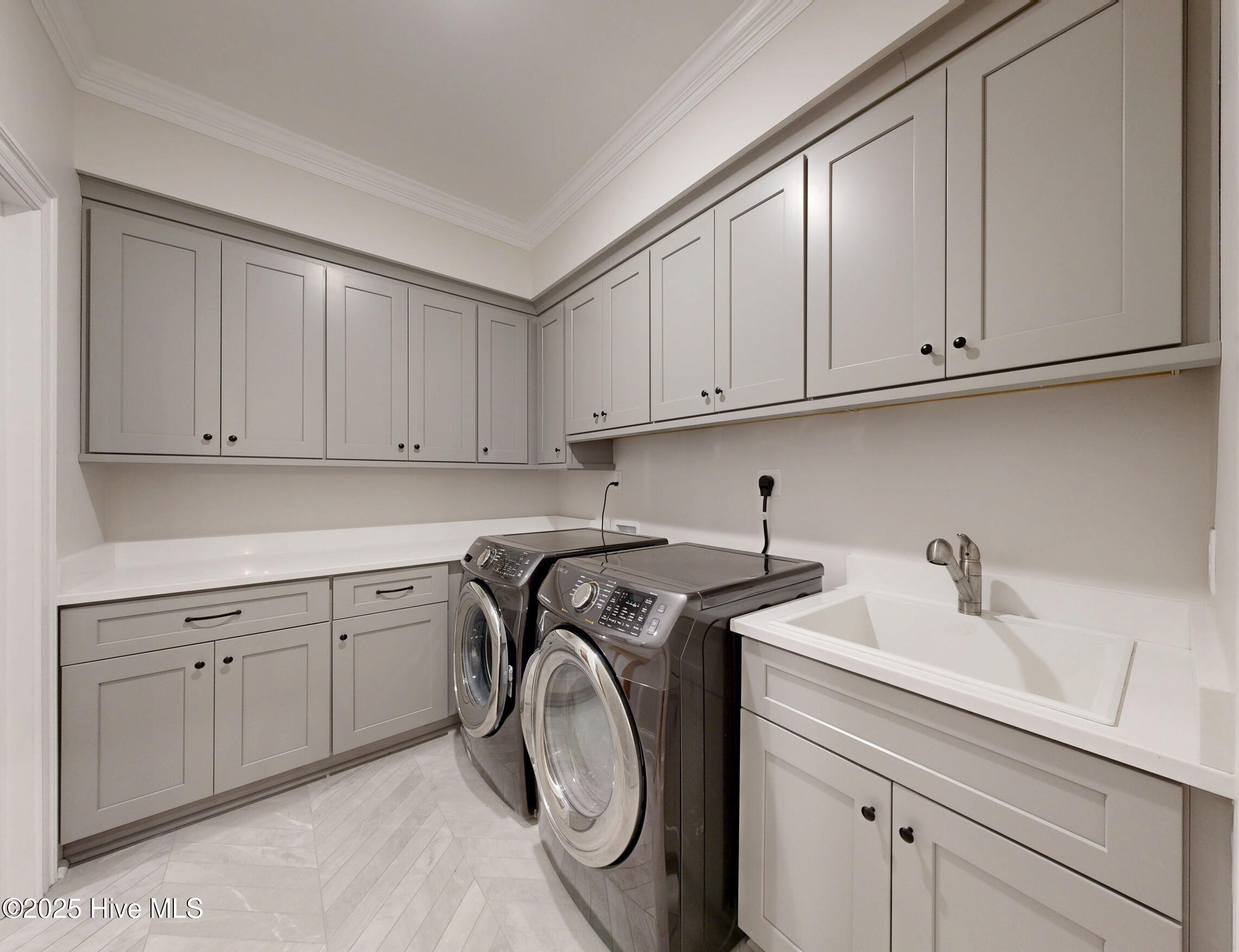 4101 Dunhagan Road Greenville, NC 27858 - Photo 47 of 52 Laundry room with sink