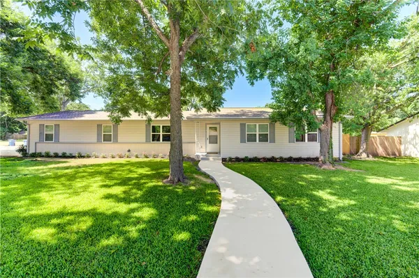 $1,950 | 703 Horlock Street, Navasota, TX 77868