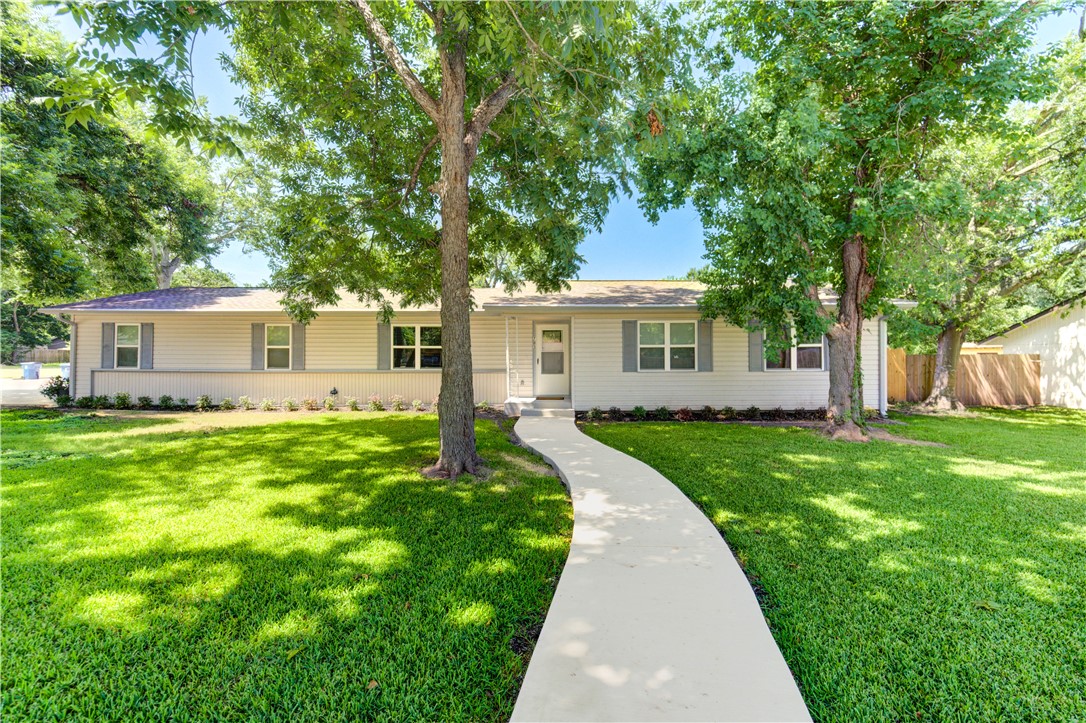703 Horlock Street Navasota, TX 77868 - Photo 1 of 37