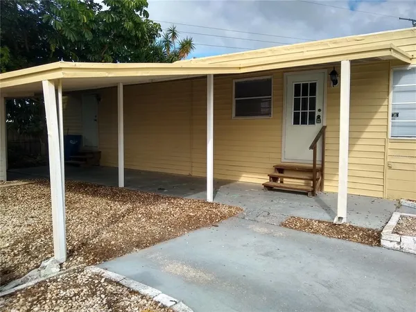 $1,200 | 205 52nd Ave Drive West, Bradenton, FL 34207