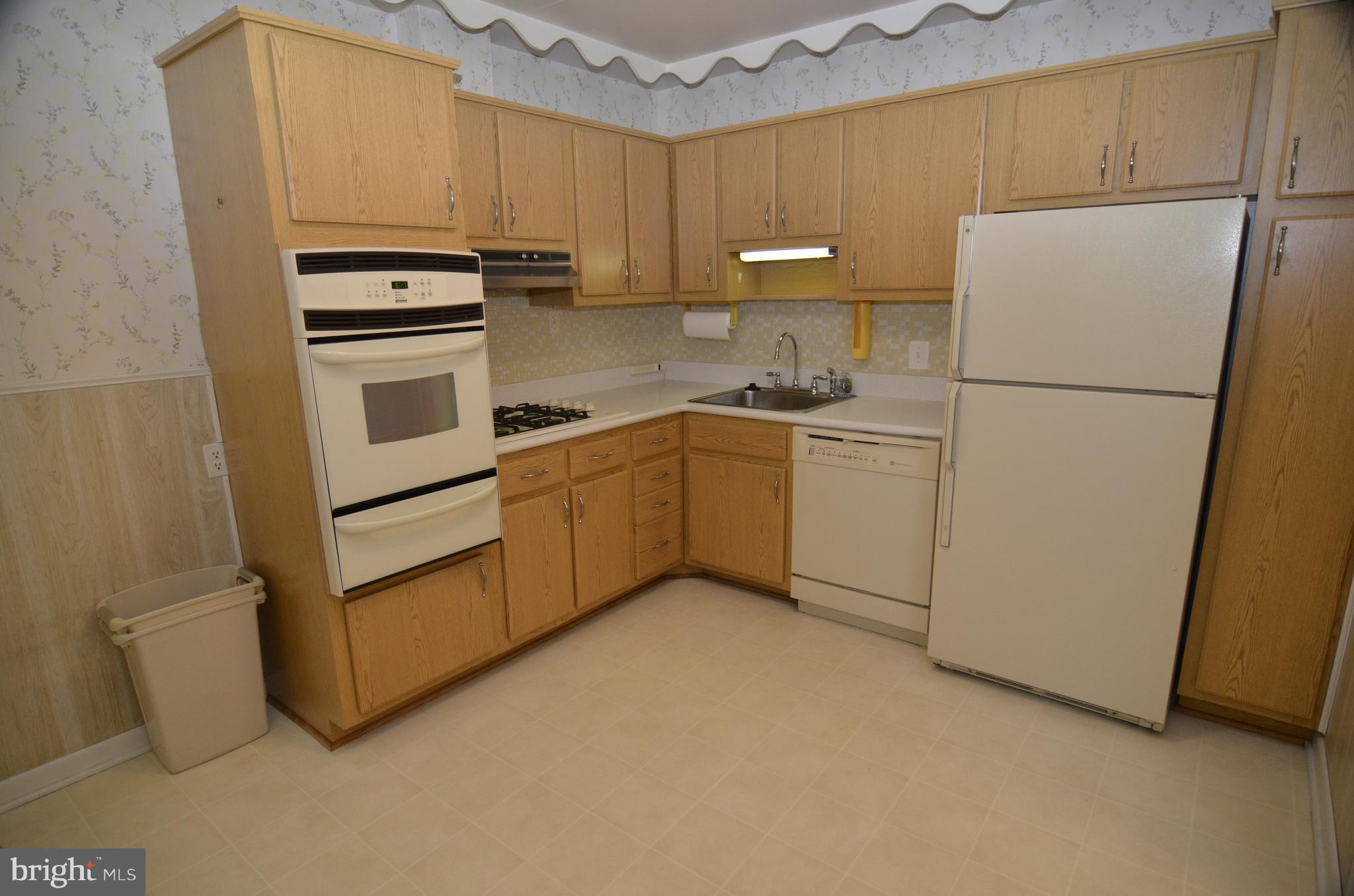 8909 Mark Place Laurel, MD 20708 - Photo 11 of 30 Kitchen