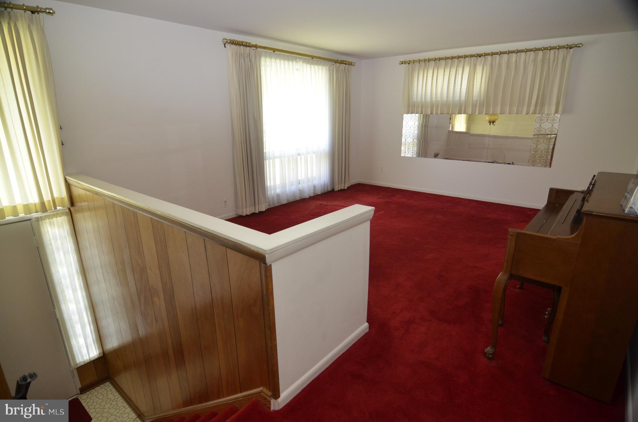 8909 Mark Place Laurel, MD 20708 - Photo 3 of 30 Living Room