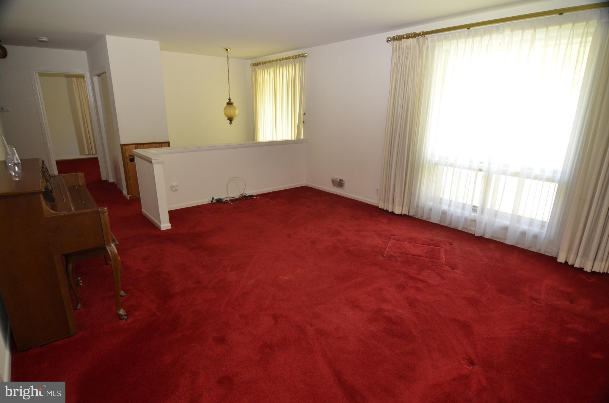 8909 Mark Place Laurel, MD 20708 - Photo 4 of 30 Living Room