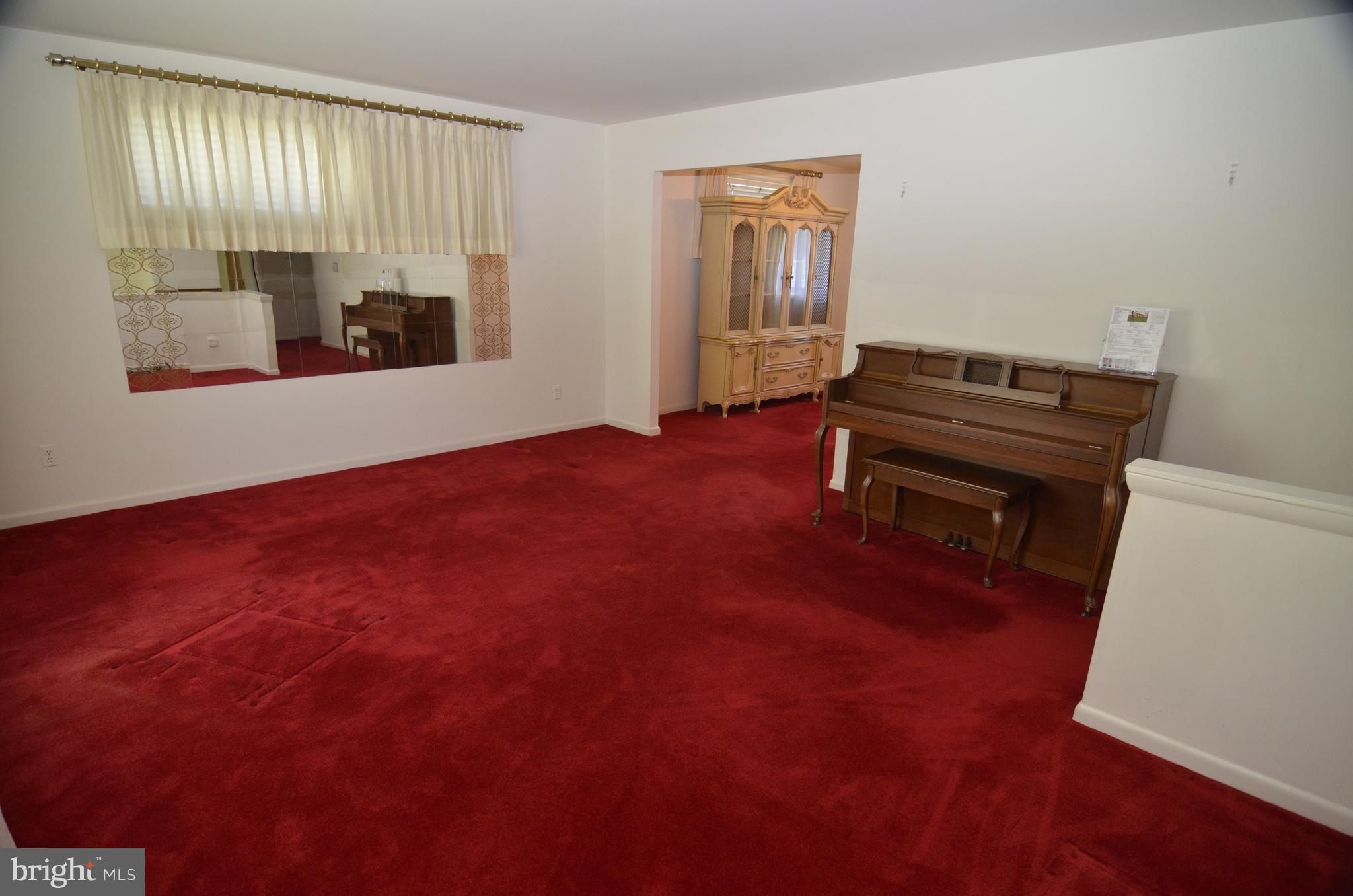 8909 Mark Place Laurel, MD 20708 - Photo 6 of 30 Living Room