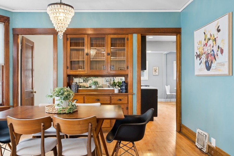 4111 West Addison Street Chicago, IL 60641 - Photo 4 of 26 Gallery Image 4