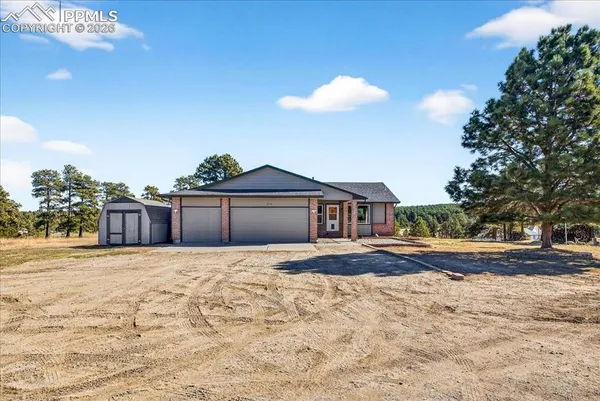 a view of empty room with a yard