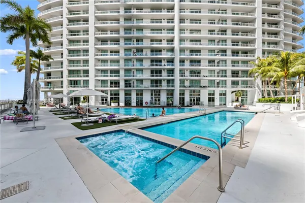 $3,650 | 90 Southwest 3rd Street, Unit 3305, Miami, FL 33130