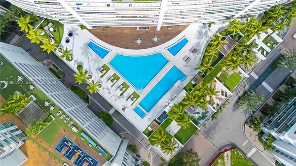 a view of an outdoor space