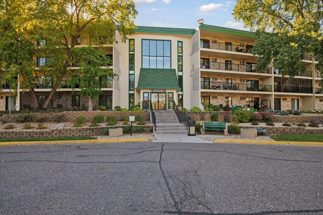 $117,000 | 10501 Cedar Lake Road, Unit 414, Minnetonka, MN 55305