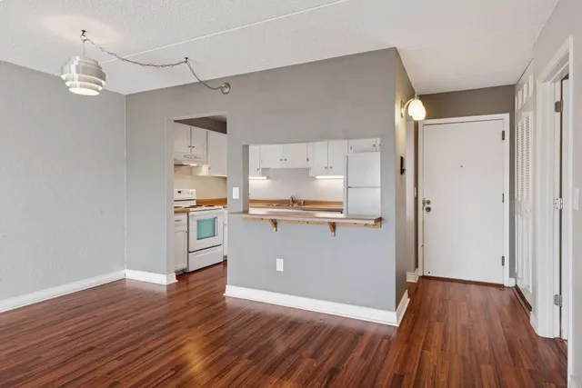 $117,000 | 10501 Cedar Lake Road, Unit 414, Minnetonka, MN 55305