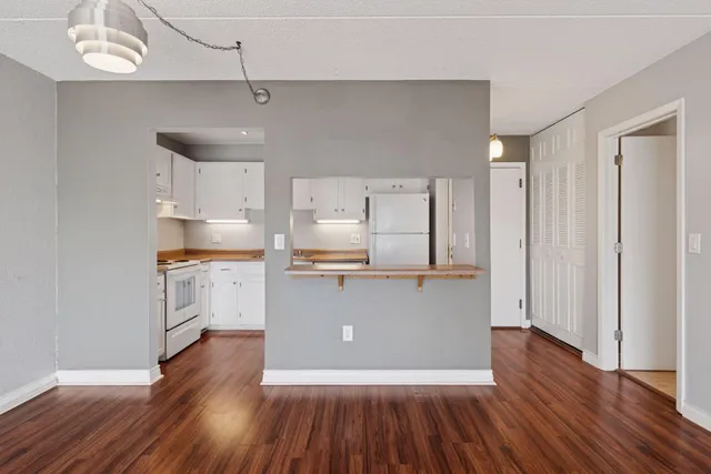 $117,000 | 10501 Cedar Lake Road, Unit 414, Minnetonka, MN 55305